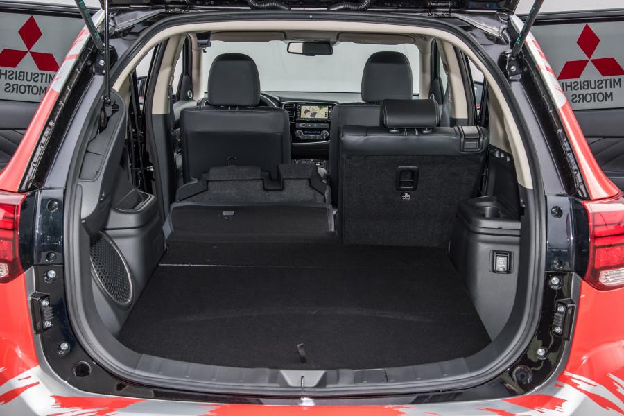 Mitsubishi Outlander PHEV Rally Style 2016 года  (фото 30 из 30)